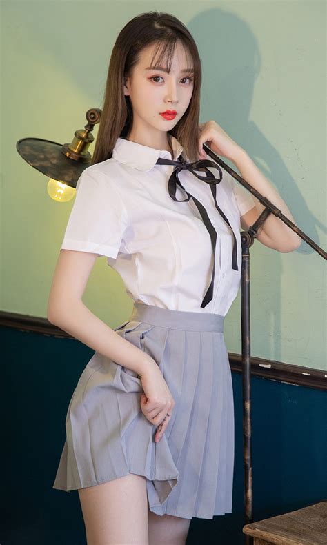 00后姑娘穿着睡衣领证:恋爱7年